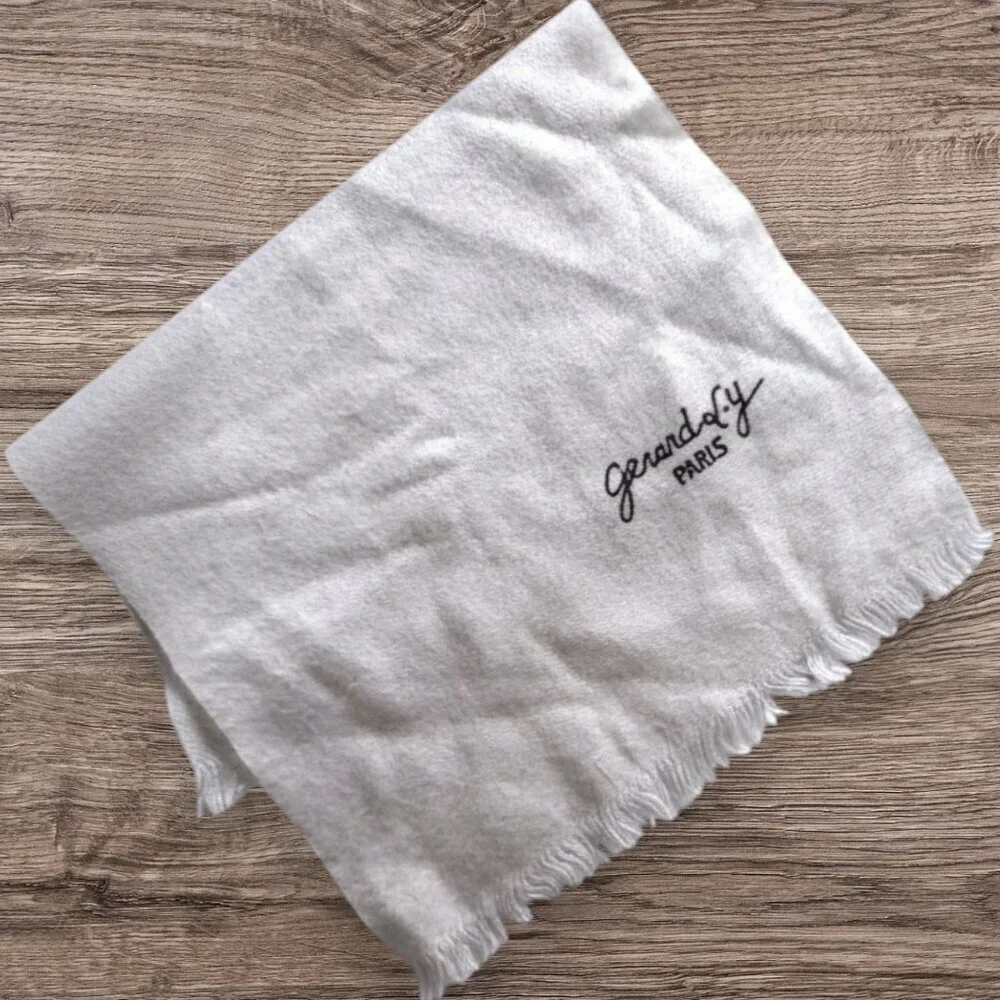 Gerard Darel Paris Off White Fringe Logo Scarf Soft Lightweight Chic Winter Wrap
